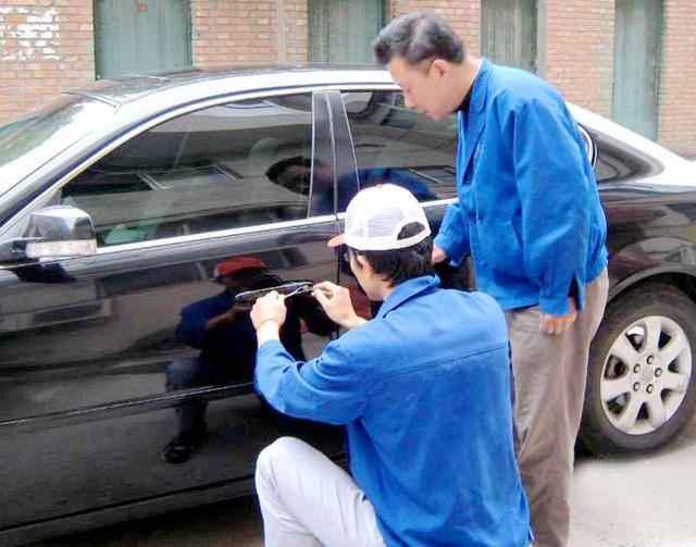 如东汽车钥匙丢在车里面怎么办?